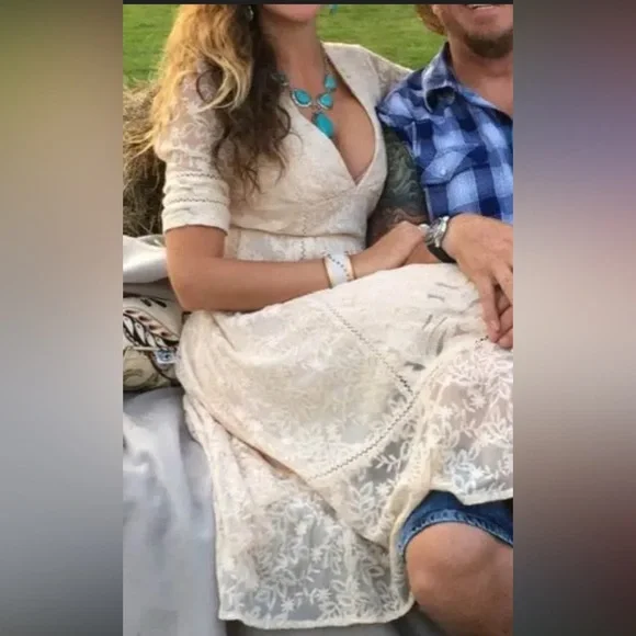 Free People
Ivory Lace Tea Dress size 4 - Picture 7 of 7